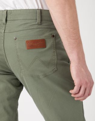 Pantalones vaqueros de pana de hombre Wrangler Greensboro slim, modelo  W15QA2H29, burdeos oscuro