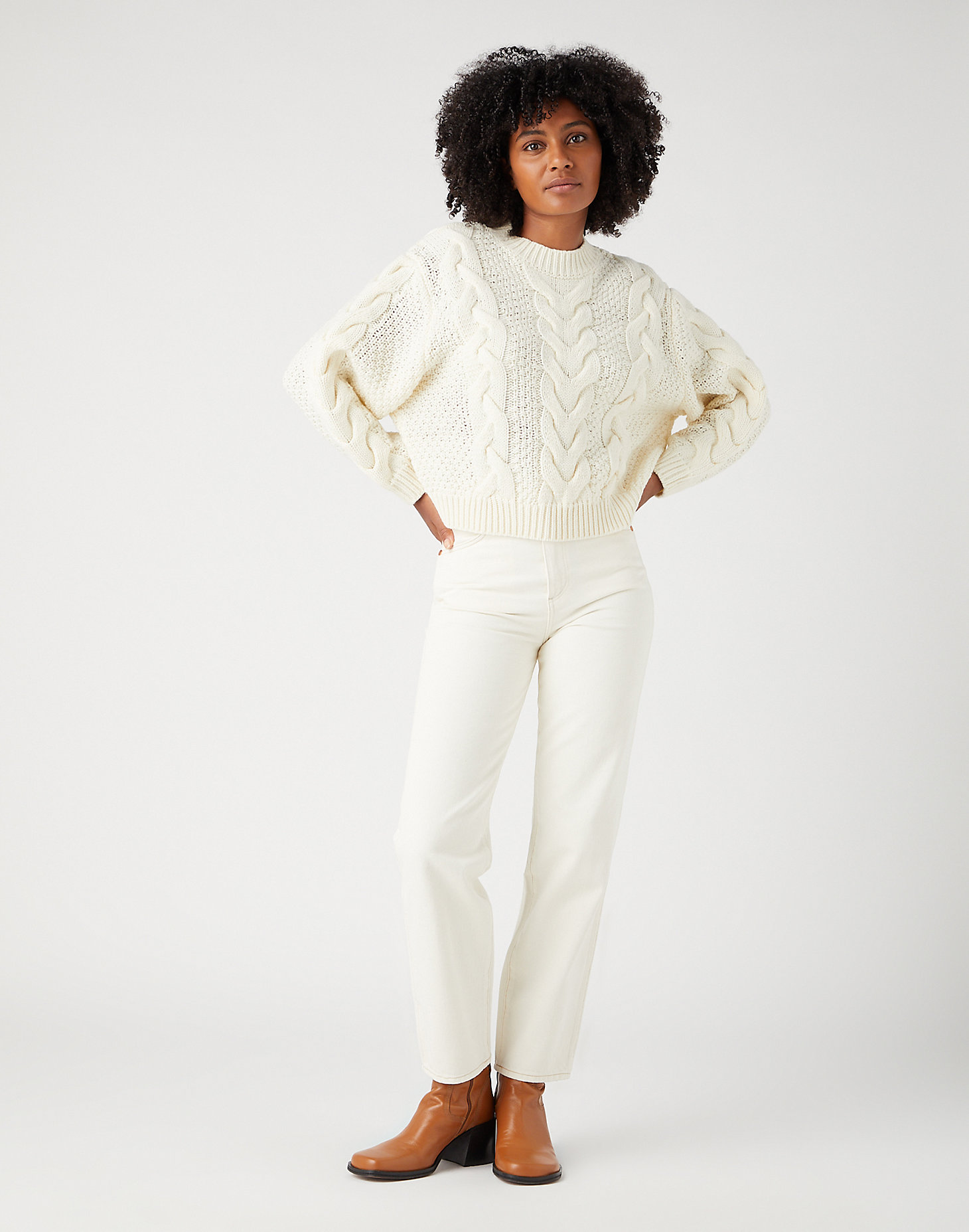 Crew Neck Cable Knit in Worn White alternative view 3