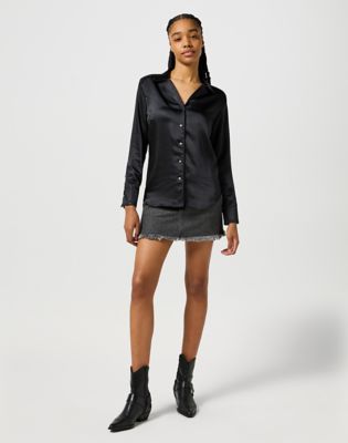 Slim Blouse in Black alternative view
