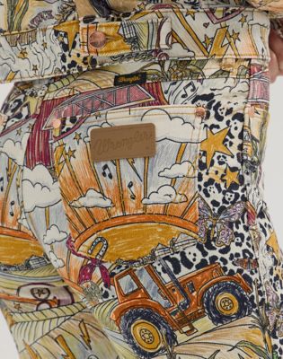 Wrangler x Lainey Wilson Life of Lainey Bell Bottoms in Storyteller Print alternative view 4