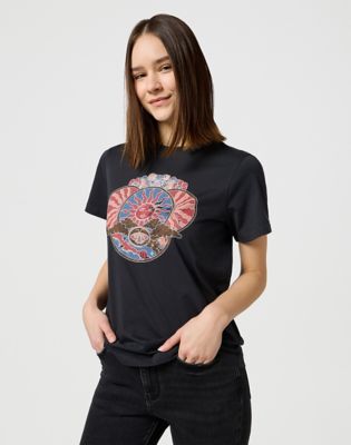 Graphic Tee in Faded Black alternative view 4