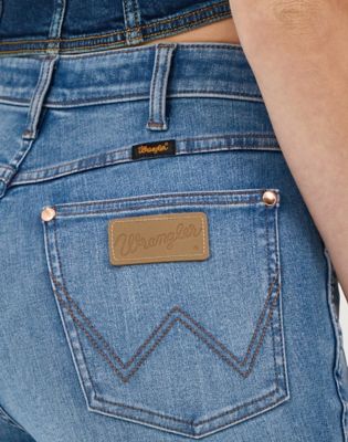 Wrangler x Lainey Wilson Baskin Blue Boot Huggers in Wrangler Blue Wash alternative view 4