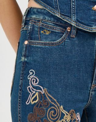 Wrangler x Lainey Wilson Embroidered Bell Bottoms in Boho Wash alternative view 6