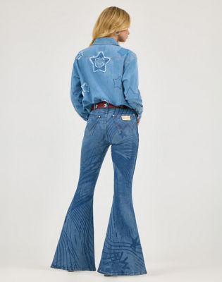 Wrangler x Lainey Wilson Rockstar Bell Bottoms in Mid Wash alternative view 3