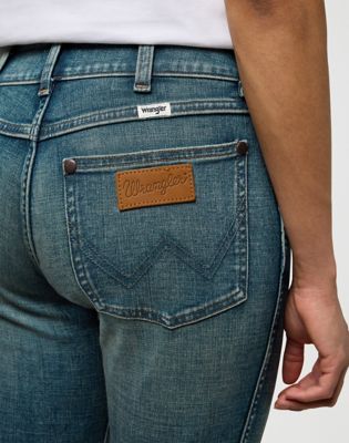 Low Rise Bold Boot Jean in Summit Shade alternative view 3