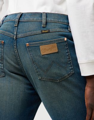 Wrancher Bootcut Jean in Faded alternative view 4
