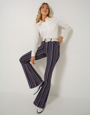 Wrangler x Lainey Wilson Striped Flare Jean in Multicolor alternative view 4
