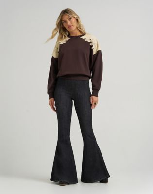 Wrangler x Lainey Wilson Lainey Crew Neck in Brown