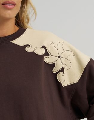 Wrangler x Lainey Wilson Lainey Crew Neck in Brown