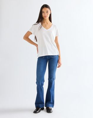 Regular Easy V Neck Tee in Bright White