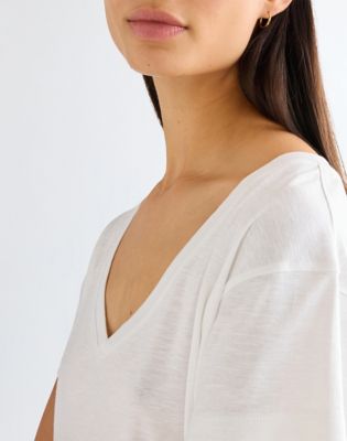Regular Easy V Neck Tee in Bright White