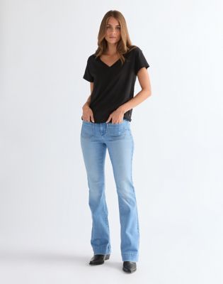 Regular Easy V Neck Tee in Black