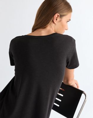 Regular Easy V Neck Tee in Black