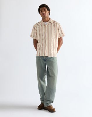 Relaxed W Resort Shirt in Tan Ruby Wine