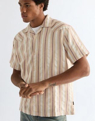Relaxed W Resort Shirt in Tan Ruby Wine