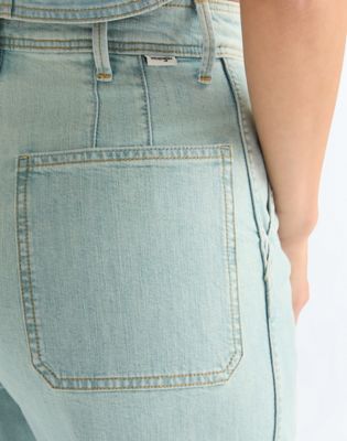 Sleek Barrel Lightweight Jean in Pale Denim