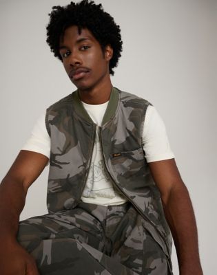 Wrangler&reg; X Stranger Things &trade; Mike Lucas Vest in Camo