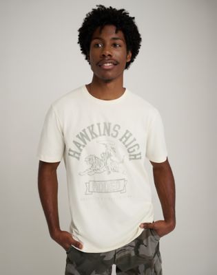 Wrangler Wrangler® X Stranger Things ™ Hawkins High Koszulka Marshmallow