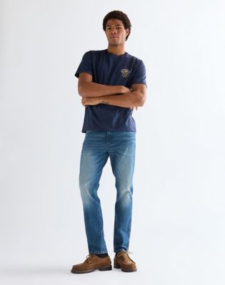 Wrangler Larston średnioelastyczne wąskie jeansy z zwężanymi nogawkami Slate Runner