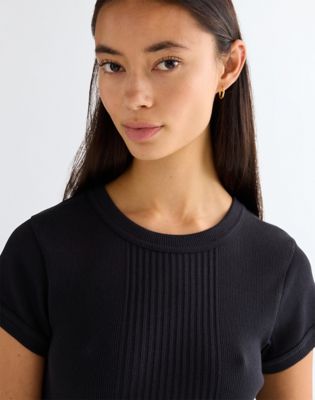 Slim Rib Capped T-Shirt in Black