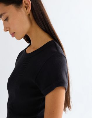 Slim Rib Capped T-Shirt in Black