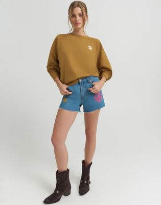 Lainey Wilson x Wrangler Good Jeans Sweatshirt in Brown
