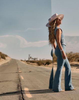 Lainey Wilson x Wrangler Novelty Pull On Flare in Blue