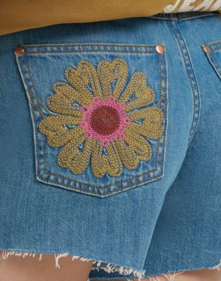 Lainey Wilson x Wrangler Embroidered Cowboy Short 7.62cm in Denim