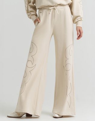 Lainey Wilson x Wrangler Cowboy Sweatpants in Cream