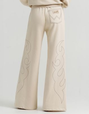 Lainey Wilson x Wrangler Cowboy Sweatpants in Cream