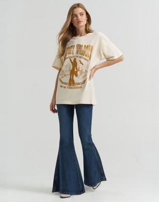 Lainey Wilson x Wrangler Buzzards Tee in Cream