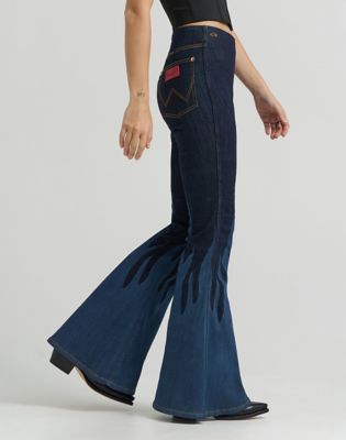Lainey Wilson x Wrangler Flame Pull On Flare Jean in Rinse