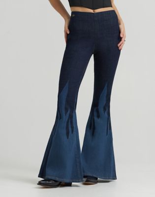 Lainey Wilson x Wrangler Flame Pull On Flare Jean in Rinse
