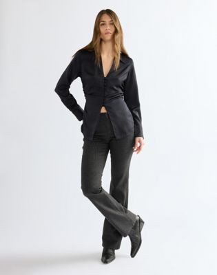 Slim Cinched Waist Shirt in Black