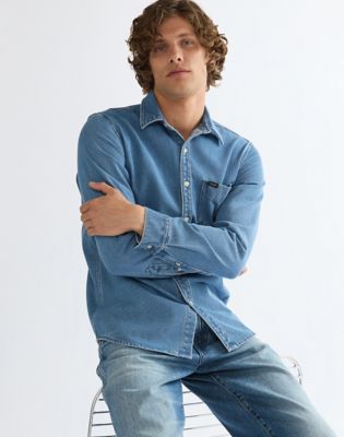 Regular One Pocket Shirt in Light Wash