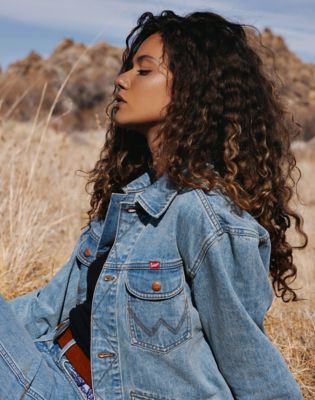 Wrangler&reg; x Coors&reg; Embroidery Jacket in Beer Wash