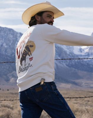 Wrangler&reg; x Coors&reg; Crewneck Sweatshirt in Marshmallow
