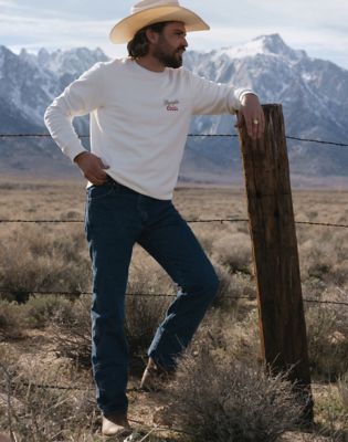Wrangler&reg; x Coors&reg; Crewneck Sweatshirt in Marshmallow