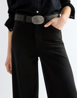 Oval Leather Belt in Black
