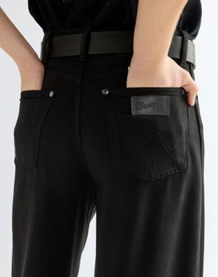 Oval Leather Belt in Black