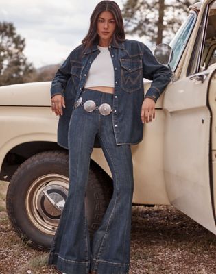 Lainey Wilson x Wrangler Boot Hugger Jean in Dark Denim