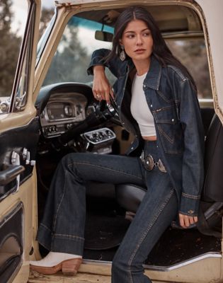 Lainey Wilson x Wrangler Boyfriend Shirt in Sandrider