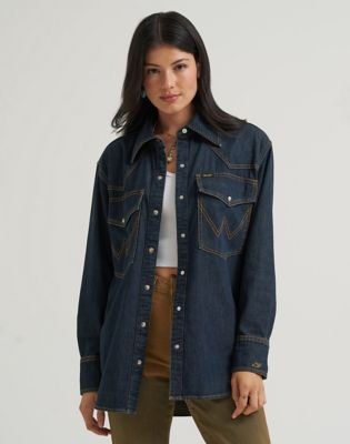 Lainey Wilson x Wrangler Boyfriend Shirt in Sandrider