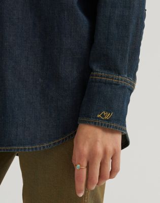 Lainey Wilson x Wrangler Boyfriend Shirt in Sandrider