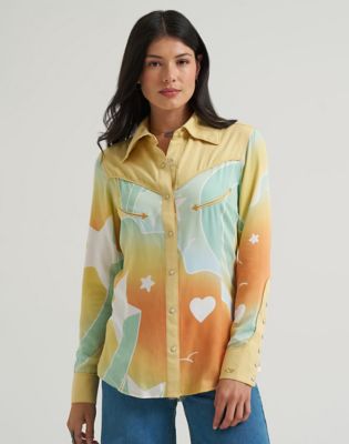 Lainey Wilson x Wrangler Lainey Snap Shirt in Rainbow Print