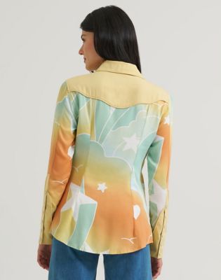 Lainey Wilson x Wrangler Lainey Snap Shirt in Rainbow Print