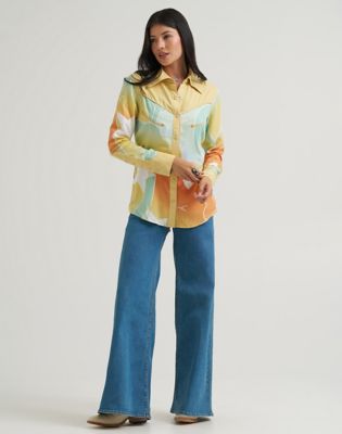 Lainey Wilson x Wrangler Lainey Snap Shirt in Rainbow Print