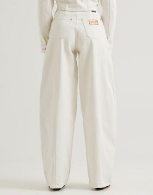Lainey Wilson x Wrangler Tour Barrel Jean in Pearl White