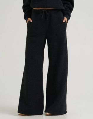 Lainey Wilson x Wrangler Sherpa Sweatpants in Midnight