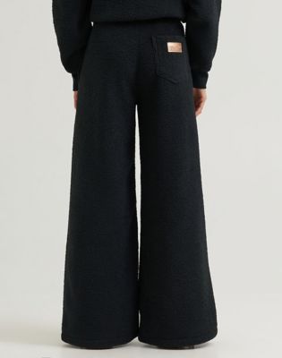 Lainey Wilson x Wrangler Sherpa Sweatpants in Midnight